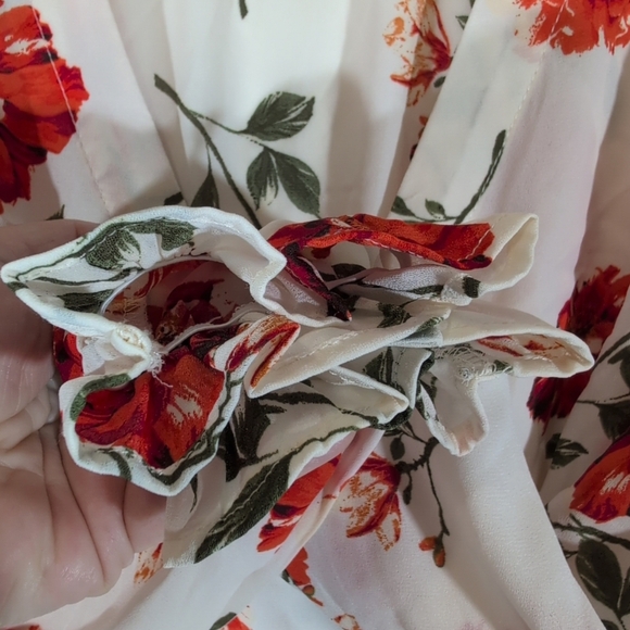 Crave Fame Almost Famous Flower Blouse Cream/Red/Orange Size Small - Picture 3 of 8